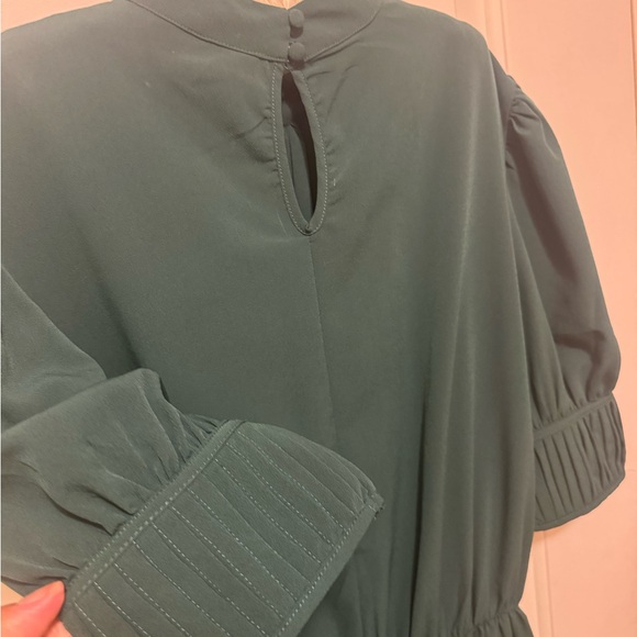 Elegant Mock Neck Dress Size M - Picture 5 of 11